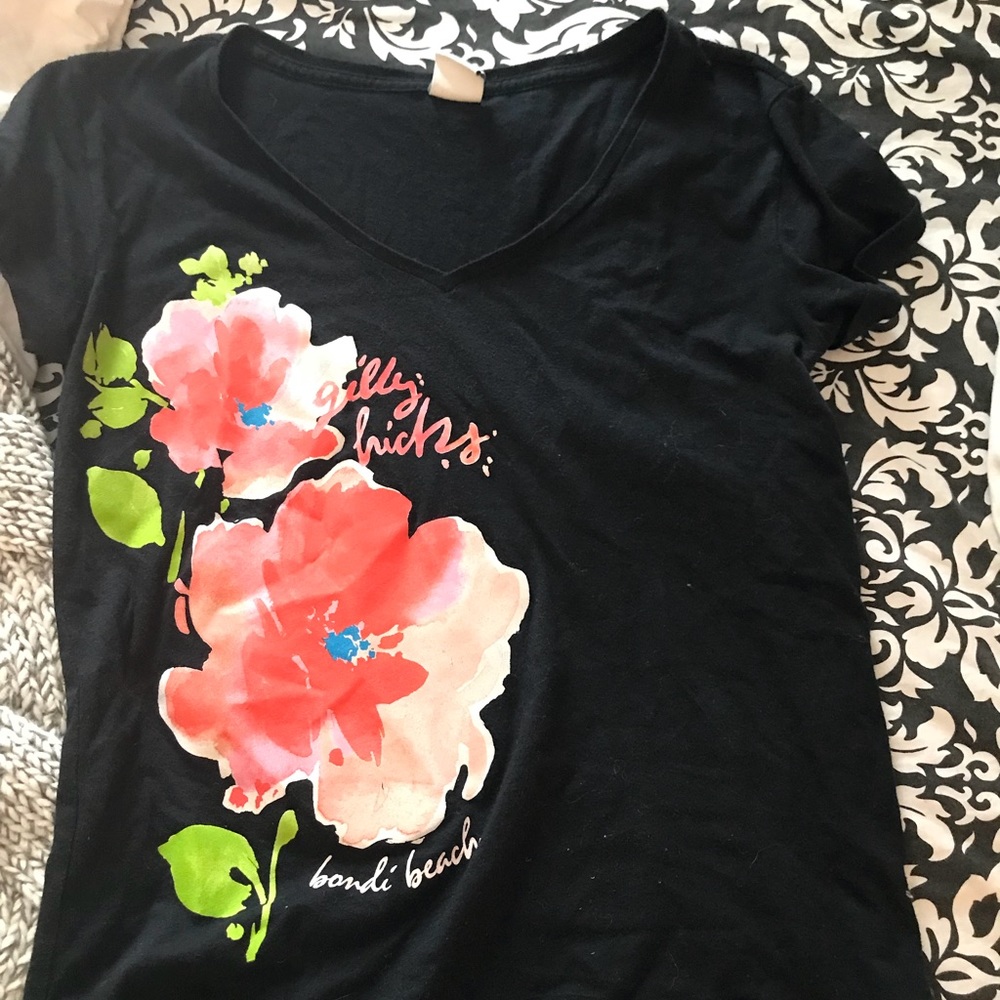 Gilly Hicks graphic floral navy v-neck tee shirt